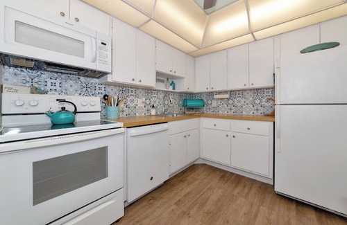 Trailer Estates Condominio | Coastal Charmer - 2-bedroom Condo - Amazing Water & Golf Course Views