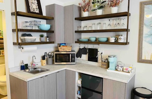 Disston Heights Apartamento | Coastal Chic Suite w/ Kitchenette & Private Entrance