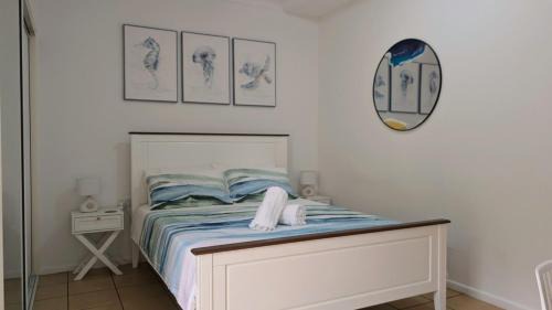 North Ward Apartamento | Coastal Comfort - 1 bedroom beachfront apartment