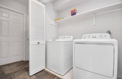 League City Casa | Coastal Comfort Moments from the Boardwalk with Gated Boat Parking