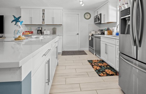Gulf Gate Estates Casa | Coastal Comfort Near Siesta Key, Sleeps 8