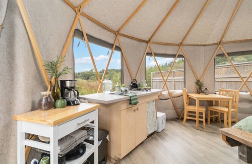 Lunenburg Alquiler De RV | Coastal Comfort Yurt