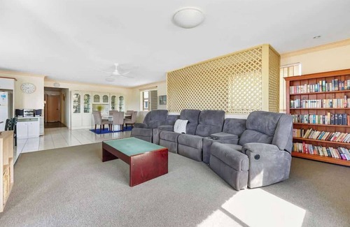 Bellara Apartamento | Coastal Comforts with Pumicestone Passage Views
