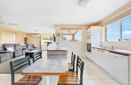 Bellara Apartamento | Coastal Comforts with Pumicestone Passage Views