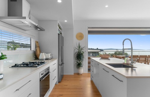 Langs Beach Casa | COASTAL COOL - LUXURY LANGS BEACH ACCOMMODATION in Langs Beach