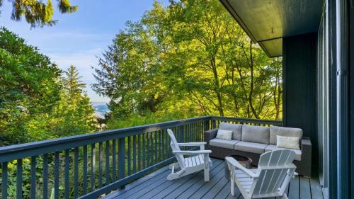 Neahkahnie Beach Casa | Coastal escape w balcony firebowl ocean views near Manzanita Sunset House by AvantStay