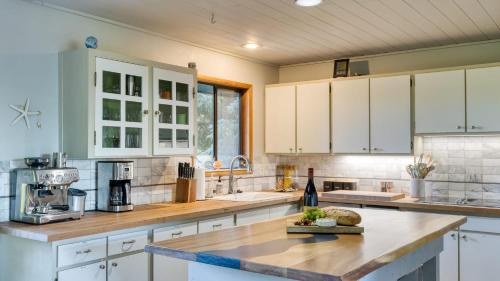 Neahkahnie Beach Casa | Coastal escape w balcony firebowl ocean views near Manzanita Sunset House by AvantStay