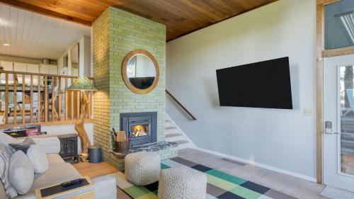 Neahkahnie Beach Casa | Coastal escape w balcony firebowl ocean views near Manzanita Sunset House by AvantStay