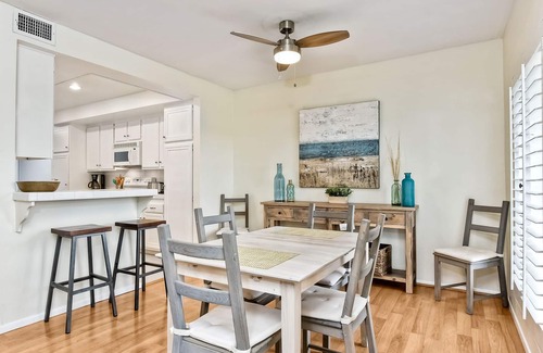 Del Mar Heights Casa | ¡Adosada divertida y relajante a pocos pasos de la playa!