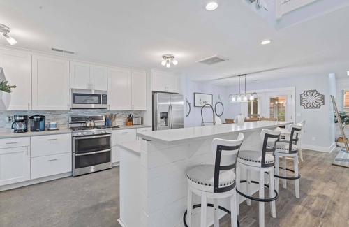 Mount Pleasant Casa | Coastal Haven, 5 mins to Beach, 15 mins to dtwn