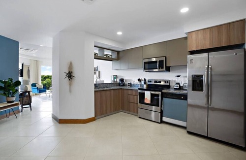 Playa Langosta Apartamento | Coastal Luxury Condo, Great Internet and GYM