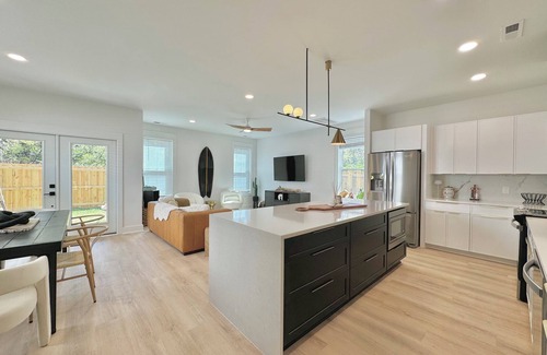 Forest Hills Casa | Coastal Modern Home~New~Central to Wrightsville Beach, UNCW+Historic Riverfront