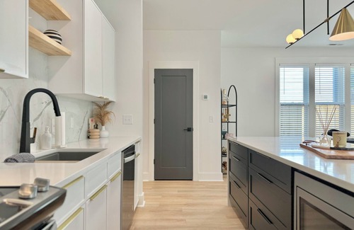 Forest Hills Casa | Coastal Modern Home~New~Central to Wrightsville Beach, UNCW+Historic Riverfront