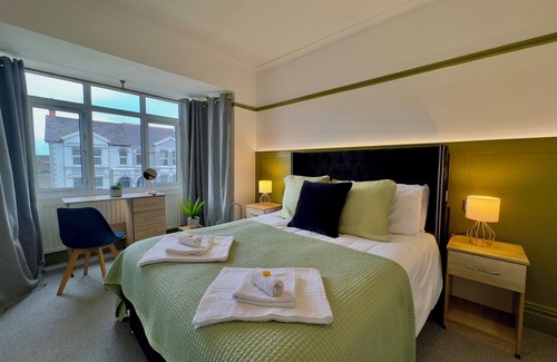 Llanelli Casa | Coastal Park Accommodation