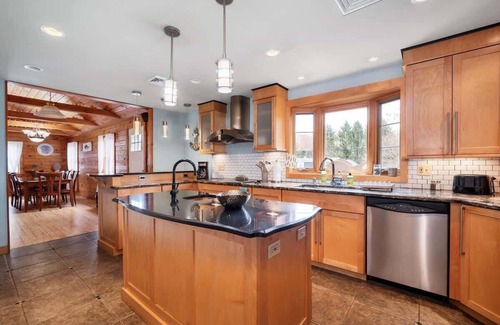 Niantic Casa | Coastal Retreat - Drive to Beaches or Stay & Play