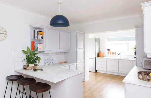 East Wittering Casa | Coastal Retreat for 8 with Hot Tub - Walk to Beach