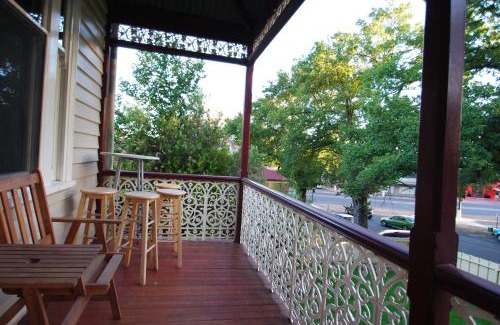 Bendigo Casa | Cobb&CoHouse-Goldfields ExecutiveStay Ideal for Families &Work Crews