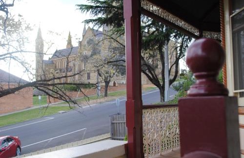 Bendigo Casa | Cobb&CoHouse-Goldfields ExecutiveStay Ideal for Families &Work Crews