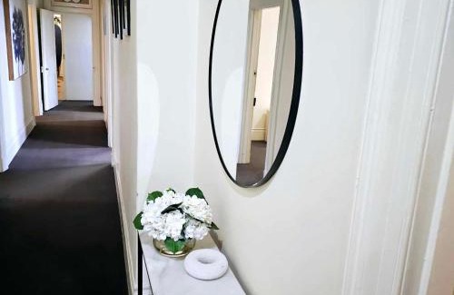 Bendigo Casa | Cobb&CoHouse-Goldfields ExecutiveStay Ideal for Families &Work Crews