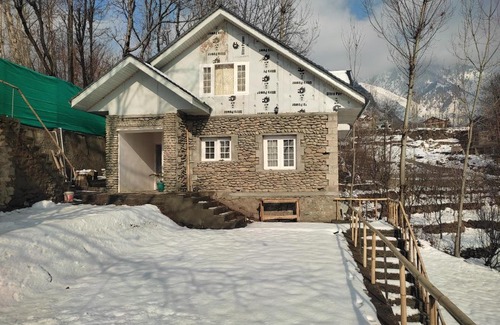 Brein Casa | COBBLE STONE HUT DARA HARWAN