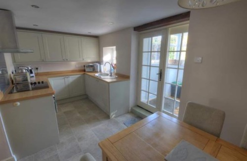 Muston Cabaña | CABAÑA DE EMBARCACIONES - CASA DE PERÍODO AMIGABLE PARA MASCOTAS