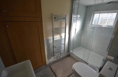 Muston Cabaña | CABAÑA DE EMBARCACIONES - CASA DE PERÍODO AMIGABLE PARA MASCOTAS