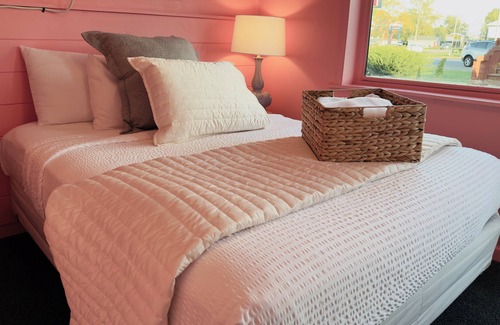 Sandusky Hotel | Cocktail Cabin: The Cosmo!