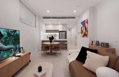 Burwood Apartamento | 'CoCo' 2-BR Apt in the heart of Burwood with free parking