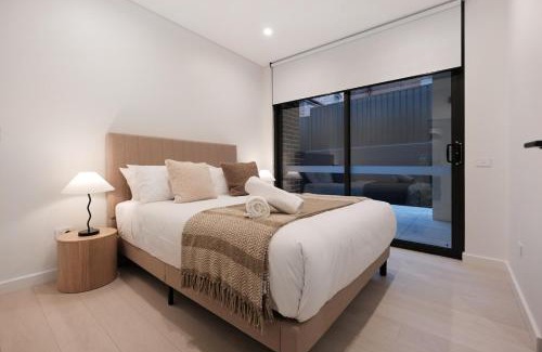 Burwood Apartamento | 'CoCo' 2-BR Apt in the heart of Burwood with free parking