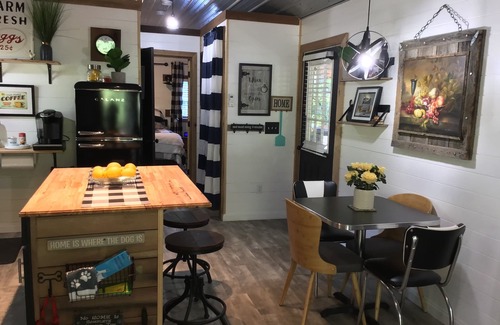 Goodlettsville Cabina | Coco's Cabin #3, Where pets stay free