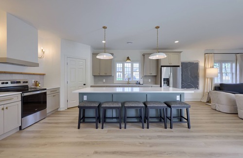 Hummelstown Casa | Cocoa Chateau: Sleeps up to 10, hot tub, and only 5 min to Hershey