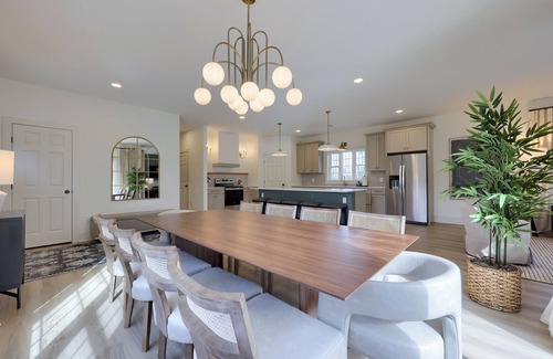 Hummelstown Casa | Cocoa Chateau: Sleeps up to 10, hot tub, and only 5 min to Hershey
