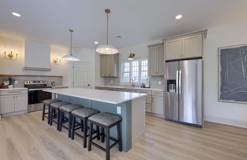 Hummelstown Casa | Cocoa Chateau: Sleeps up to 10, hot tub, and only 5 min to Hershey