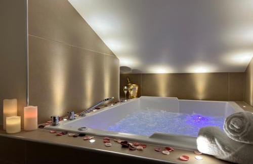 Saint-Etienne Apartamento | Cocon Blanc câlin avec Jacuzzi privatif - LoveRoom Insolite