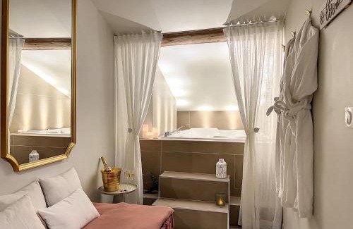 Saint-Etienne Apartamento | Cocon Blanc câlin avec Jacuzzi privatif - LoveRoom Insolite
