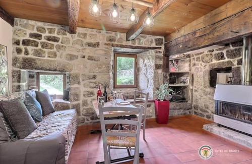 Labastide-sur-Besorgues Casa | Cocon Pour 2 Avec Jacuzzi, Sauna en Ardèche Verte