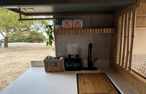 Seaside Alquiler De RV | COCON Van Life | Free Aquarium Tix Laguna Seca Racing Fort Ord Hiking Trail