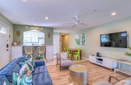 North End Condominio | Coconut Cove: ACROSS from beach + boardwalk + parking w/ Full Linen Service!