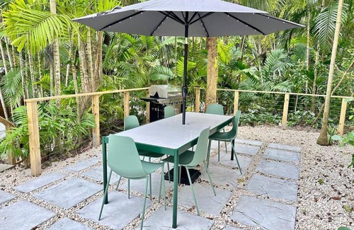 Southwest Coconut Grove Casa | Coconut Grove Mid-Century Jungle Oasis