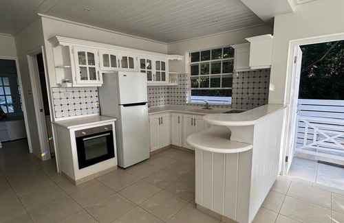 Mullins Apartamento | Coconut Grove Retreat: 2 Bedroom Apartment with view of Pool and Mullins Beach