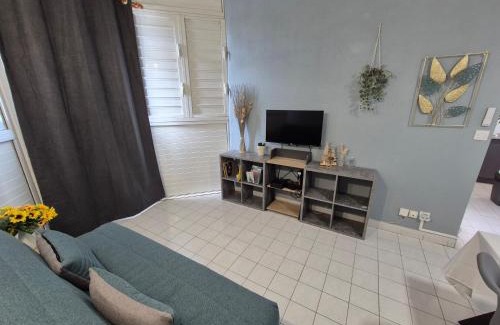 Saint-Denis Apartamento | Coeur Citadin - 4 personnes - Plein Centre Ville 2eme étage