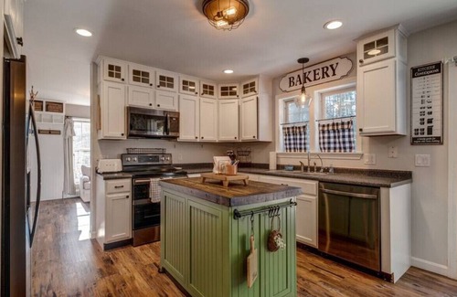 Silver Lake Casa | Coffee Bar, Hot Tub, Fenced-In Yard, and Fire Pit!