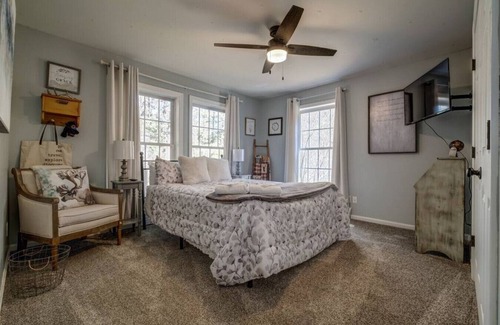Silver Lake Casa | Coffee Bar, Hot Tub, Fenced-In Yard, and Fire Pit!