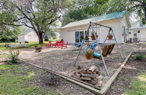 Coffeyville Apartamento | Coffeyville Countryside Studio with Fire Pit!