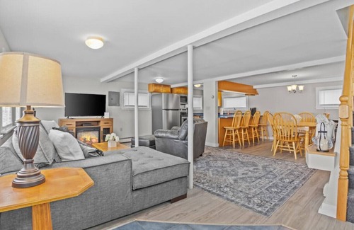Colchester Casa | Colchester Lake Getaway!