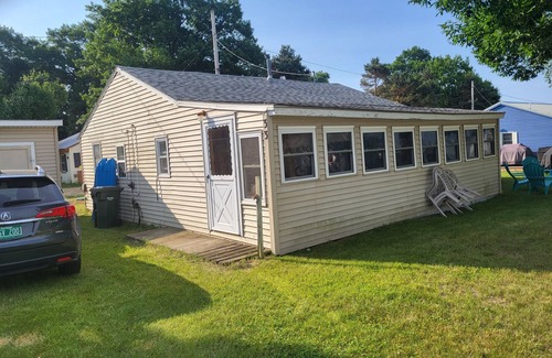 Malletts Bay Casa | Colchester Vermont 3 BR Lake Champlain cottage, shallow sandy beach. Sleeps 6