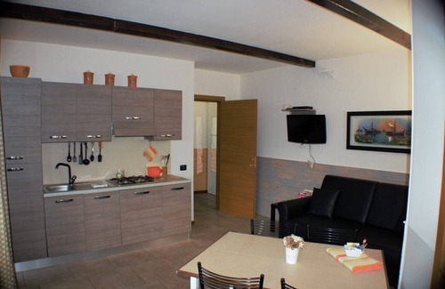 Colico Apartamento | Colico: villatrecariole x 4 adultos + 1 bebé con vista a la piscina y al lago