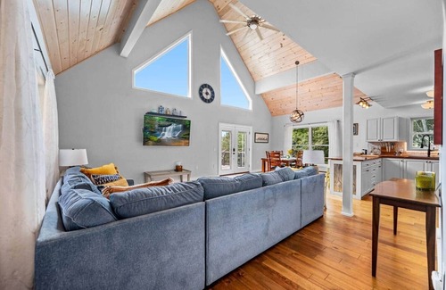 Danville Casa | Colline des Bois - Serene Retreat near Joe's Pond