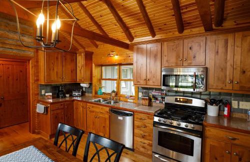 Ephraim Casa | Collings Log House by Simple Life Rentals