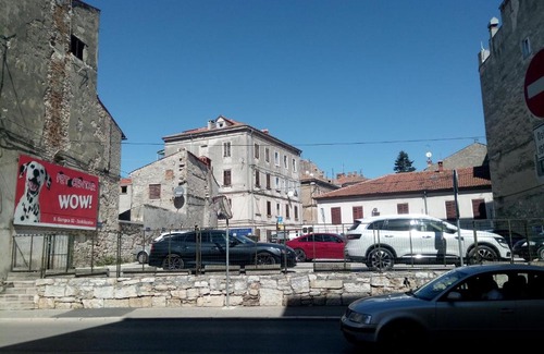Pula Apartamento | Collins Apartments Center